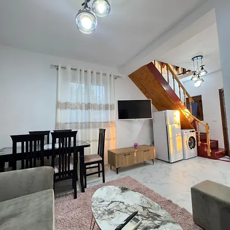 Villa Hill Villa, Gjiri I Lalzit