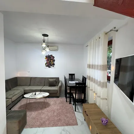 Villa Hill Villa, Gjiri I Lalzit *