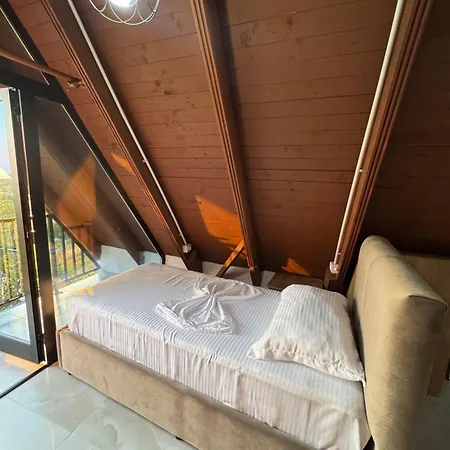 Hill Villa, Gjiri I Lalzit